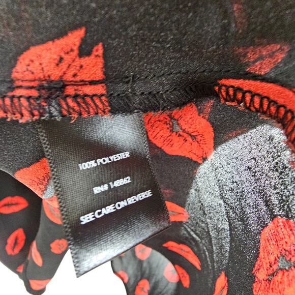 Torrid Top V Neck Blouse Womens 2X Black Red Lip Print Cold Shoulder Blouse - Picture 9 of 10